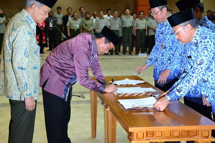 Pejabat Eselon Satu Kementan Hasil Lelang Jabatan Dilantik Mentan